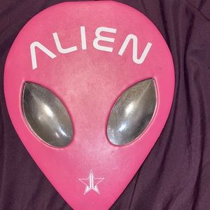 Alien palette